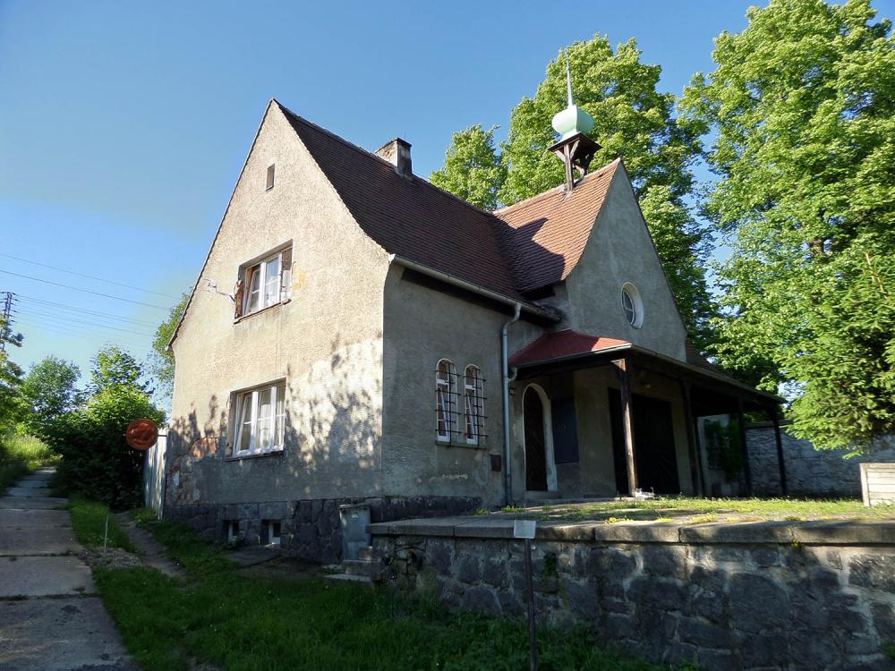 Budova márnice ne obecním hřbitově